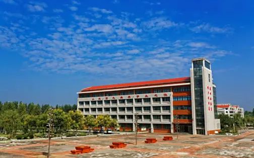 章丘市第一中學(xué)簡(jiǎn)介概況（建校歷史、地址、師資、校訓(xùn)、環(huán)境）