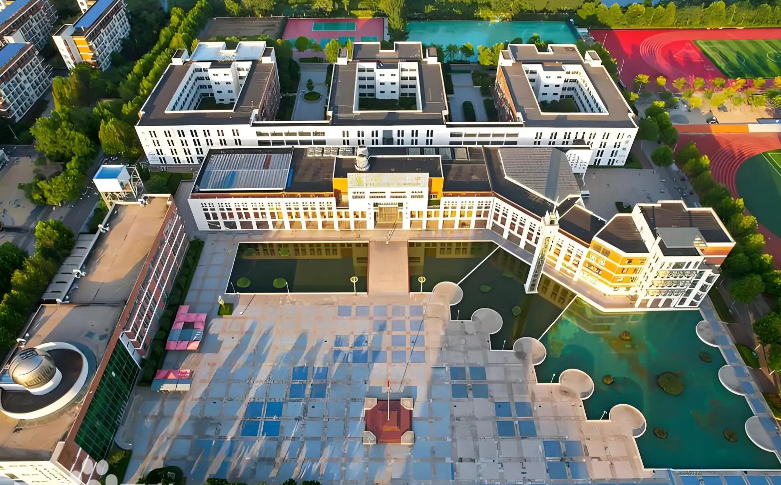 膠南第一高級(jí)中學(xué)是公立還是私立,是重點(diǎn)中學(xué)嗎？