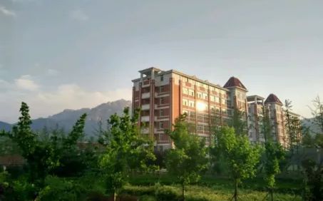 青島西海岸新區(qū)致遠中學在青島的排名第幾,屬于什么檔次？