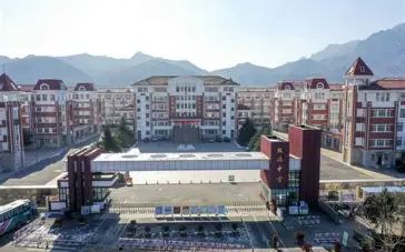 青島西海岸新區(qū)第九高級中學是公立還是私立,是重點中學嗎？