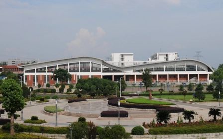 華中師范大學(xué)第一附屬中學(xué)校區(qū)在哪_在什么區(qū)？