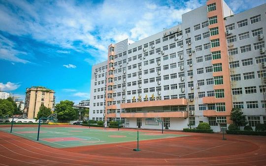 武漢中學(xué)簡介概況（建校歷史、地址、師資、校訓(xùn)、環(huán)境）