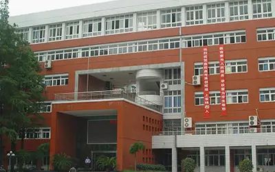 湖北省水果湖高級中學(xué)簡介概況（建校歷史、地址、師資、校訓(xùn)、環(huán)境）