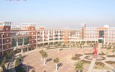 武漢經(jīng)濟(jì)技術(shù)開(kāi)發(fā)區(qū)第一中學(xué)簡(jiǎn)介概況（建校歷史、地址、師資、校訓(xùn)、環(huán)境）