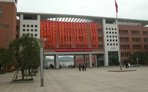 華中科技大學(xué)附屬中學(xué)簡介概況（建校歷史、地址、師資、校訓(xùn)、環(huán)境）