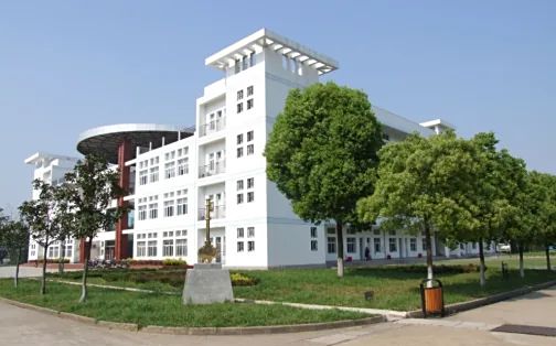 武漢市黃陂區(qū)第一中學(xué)簡介概況（建校歷史、地址、師資、校訓(xùn)、環(huán)境）