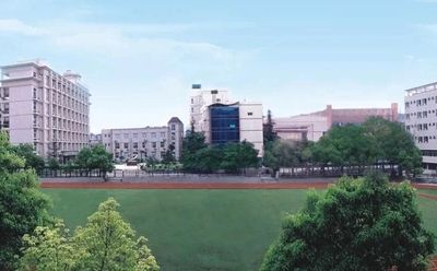 武漢市晴川高級(jí)中學(xué)是公立還是私立,是重點(diǎn)中學(xué)嗎？