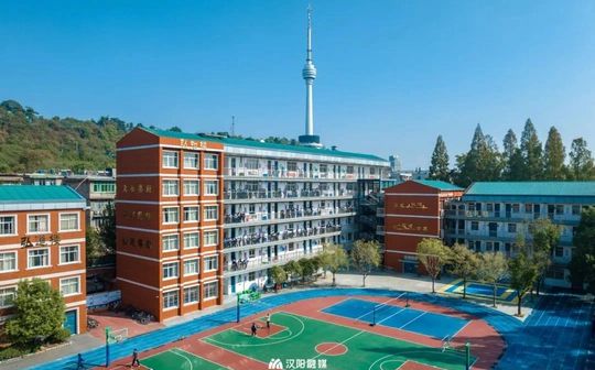 武漢市弘橋中學(xué)是公立還是私立,是重點(diǎn)中學(xué)嗎？