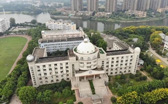 武漢睿升學校是公立還是私立,是重點中學嗎？