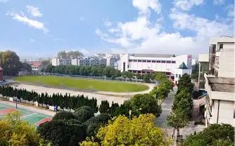 武漢市新洲區(qū)第四中學(xué)是公立還是私立,是重點中學(xué)嗎？