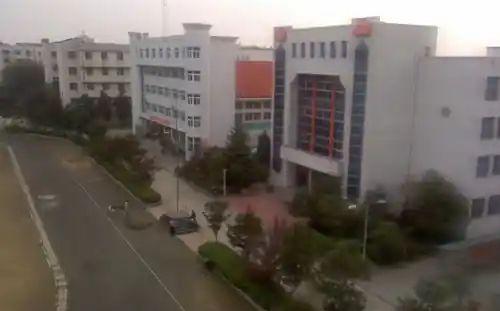 武漢市新洲區(qū)城關(guān)高級中學(xué)簡介概況（建校歷史、地址、師資、校訓(xùn)、環(huán)境）