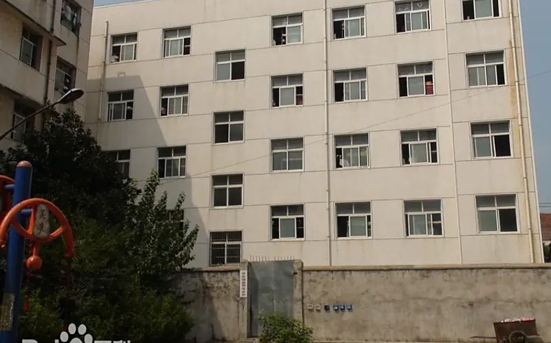 武漢市新洲區(qū)城關(guān)高級中學(xué)是公立還是私立,是重點中學(xué)嗎？