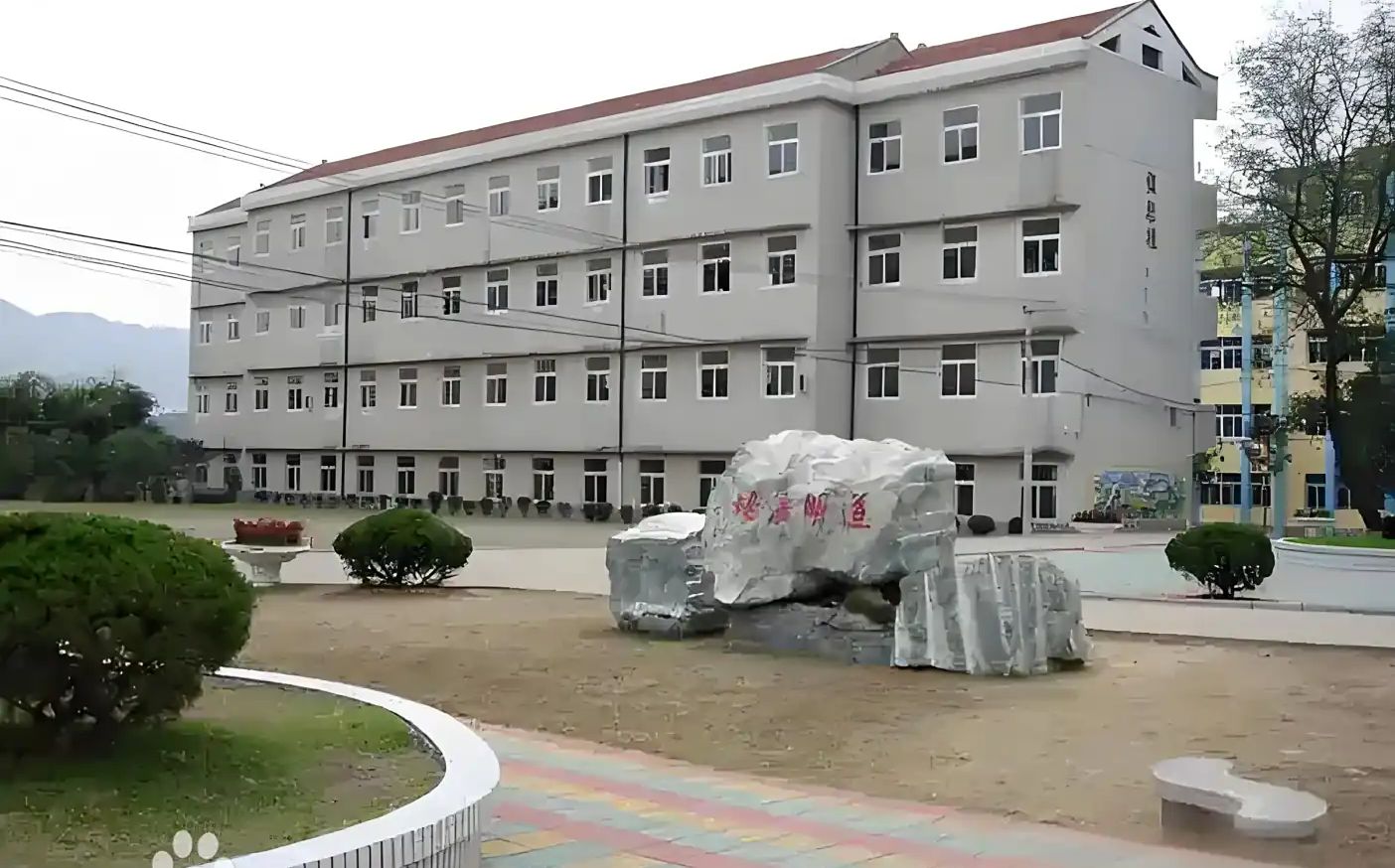 武漢市黃陂區(qū)第三中學(xué)校區(qū)在哪_在什么區(qū)？