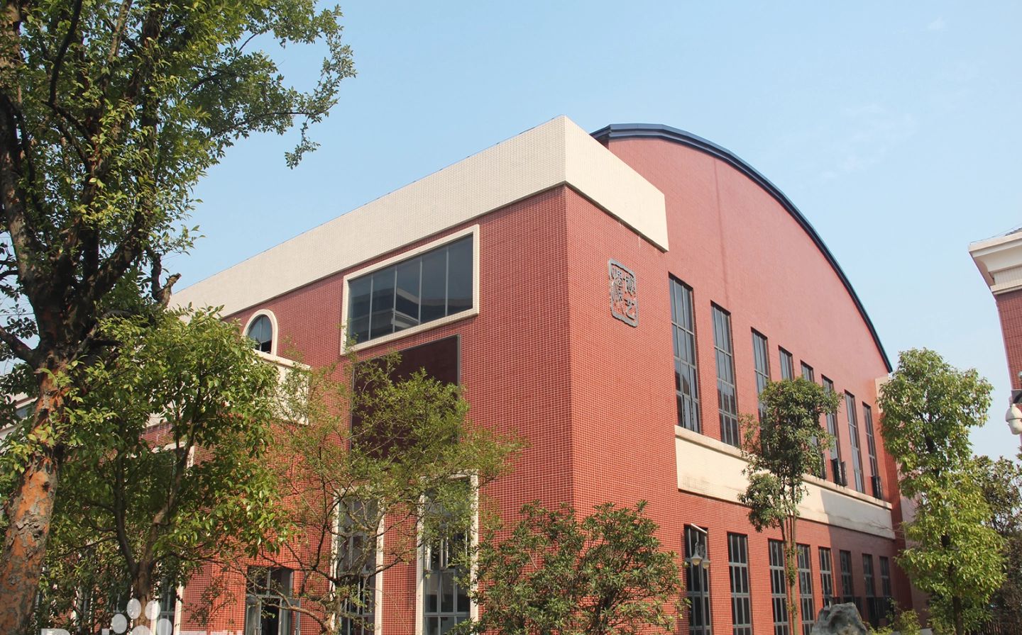 湖南師范大學(xué)附屬中學(xué)校區(qū)在哪_在什么區(qū)？