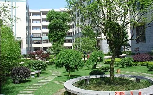 長(zhǎng)沙市長(zhǎng)郡中學(xué)在長(zhǎng)沙的排名第幾,屬于什么檔次？