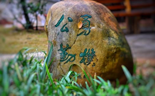 長(zhǎng)沙市第十五中學(xué)是公立還是私立,是重點(diǎn)中學(xué)嗎？