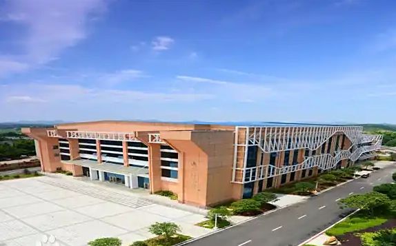 長(zhǎng)沙市雷鋒學(xué)校是公立還是私立,是重點(diǎn)中學(xué)嗎？