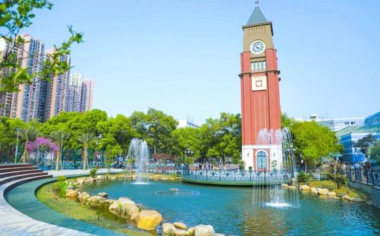 長沙外國語學(xué)校是公立還是私立,是重點中學(xué)嗎？