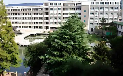 長沙市明德華興中學是公立還是私立,是重點中學嗎？