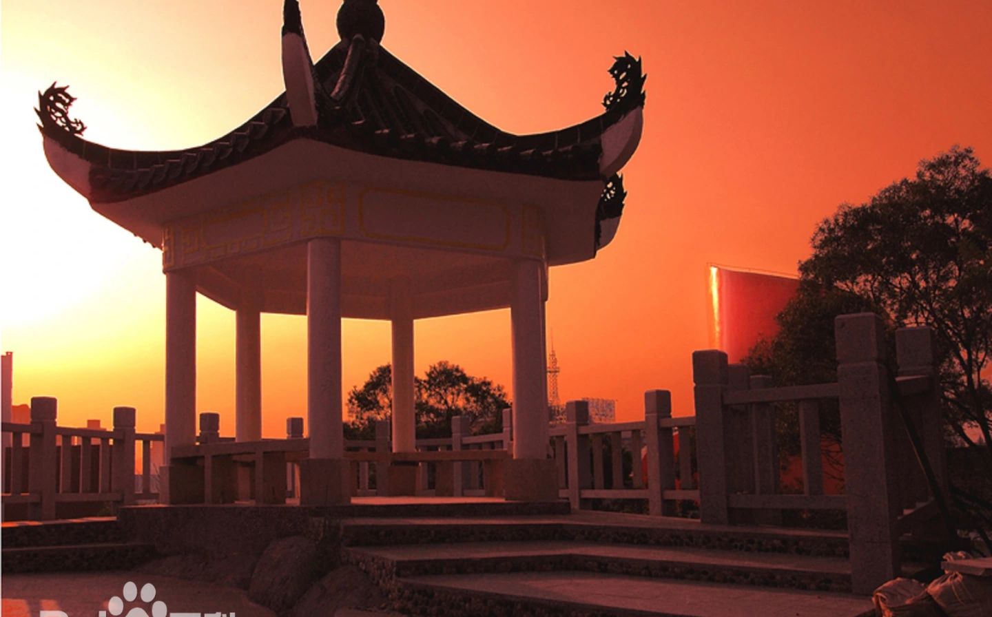 福建省廈門第一中學(xué)簡介概況（建校歷史、地址、師資、校訓(xùn)、環(huán)境）