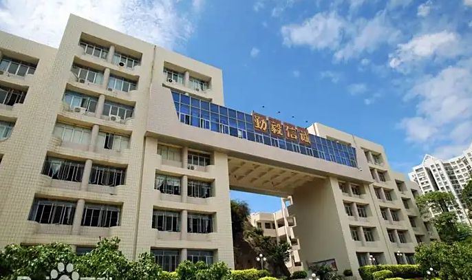 福建省廈門雙十中學(xué)簡介概況（建校歷史、地址、師資、校訓(xùn)、環(huán)境）