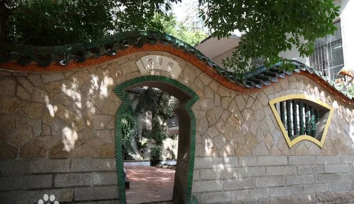 福建省廈門雙十中學(xué)是公立還是私立,是重點中學(xué)嗎？