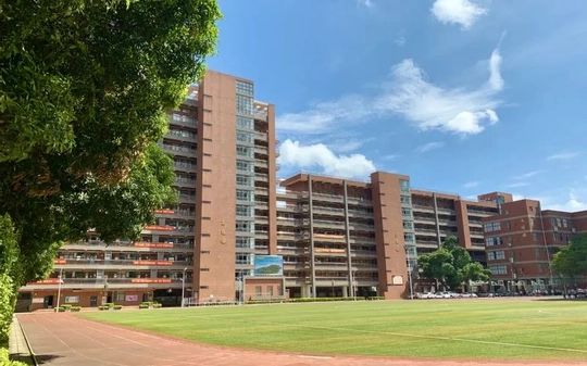 福建省廈門(mén)第六中學(xué)是公立還是私立,是重點(diǎn)中學(xué)嗎？