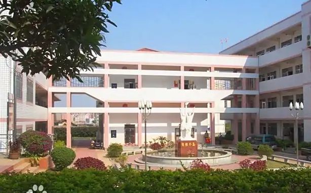 廈門(mén)市第三中學(xué)是公立還是私立,是重點(diǎn)中學(xué)嗎？