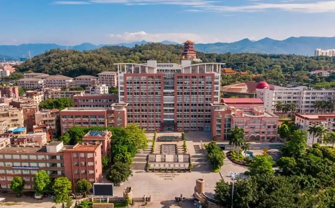 福建省同安第一中學簡介概況（建校歷史、地址、師資、校訓、環(huán)境）