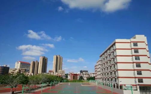 廈門市翔安第一中學(xué)簡(jiǎn)介概況（建校歷史、地址、師資、校訓(xùn)、環(huán)境）