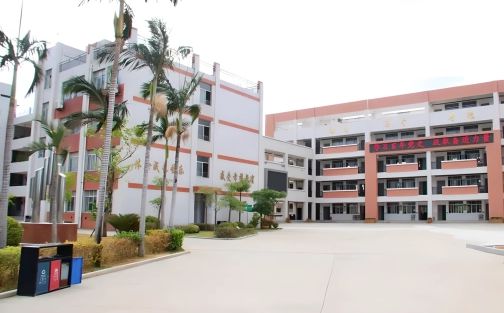 福建省長樂華僑中學簡介概況（建校歷史、地址、師資、校訓、環(huán)境）