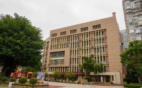 福州第十五中學(xué)是公立還是私立,是重點(diǎn)中學(xué)嗎？