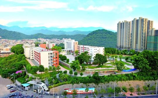 福州教育學院第二附屬中學是公立還是私立,是重點中學嗎？