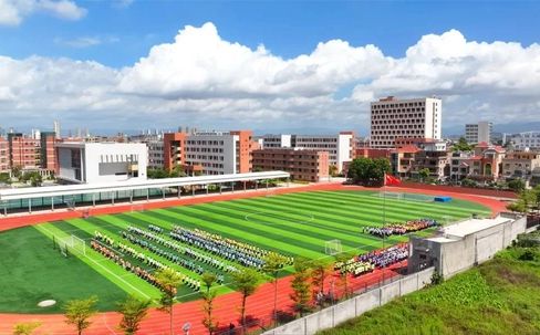 廈門市內(nèi)厝中學(xué)是公立還是私立,是重點中學(xué)嗎？