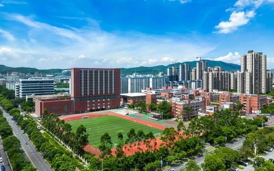 廈門市海滄中學是公立還是私立,是重點中學嗎？