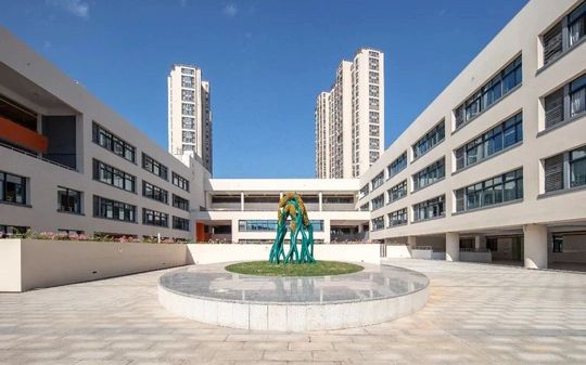 廈門市禾山中學(xué)是公立還是私立,是重點(diǎn)中學(xué)嗎？