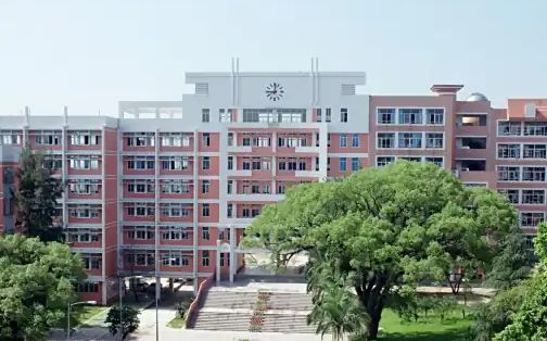 福建師范大學(xué)附屬中學(xué)簡(jiǎn)介概況（建校歷史、地址、師資、校訓(xùn)、環(huán)境）