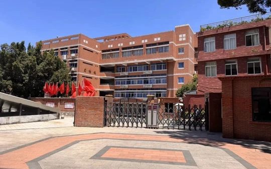 福建省福州高級中學是公立還是私立,是重點中學嗎？