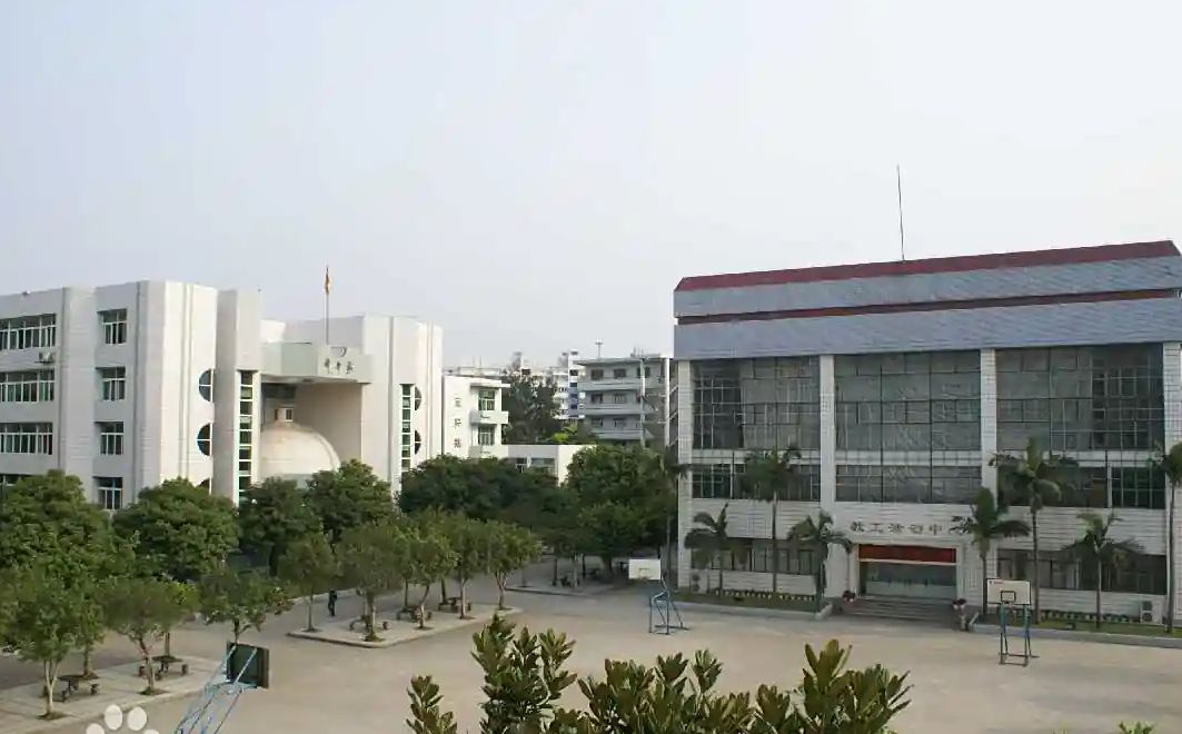 福建省福州華僑中學(xué)在福州的排名第幾,屬于什么檔次？