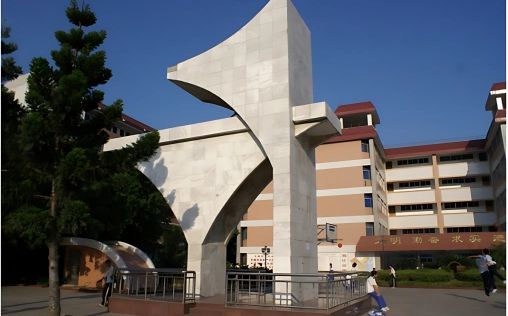 福州市馬尾第一中學(xué)簡介概況（建校歷史、地址、師資、校訓(xùn)、環(huán)境）