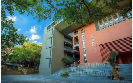 深圳中學(xué)簡(jiǎn)介概況（建校歷史、地址、師資、校訓(xùn)、環(huán)境）