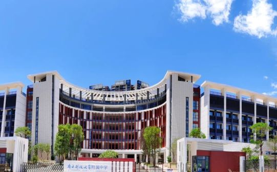 南方科技大學(xué)附屬中學(xué)簡(jiǎn)介概況（建校歷史、地址、師資、校訓(xùn)、環(huán)境）