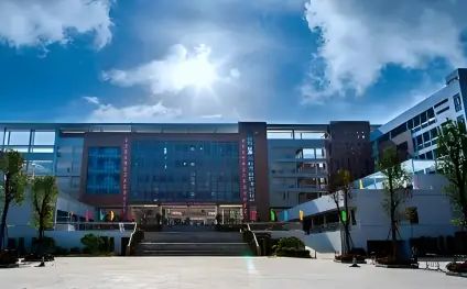 深圳市鹽田高級中學(xué)簡介概況（建校歷史、地址、師資、校訓(xùn)、環(huán)境）