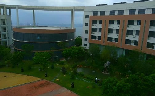 深圳市鹽田高級中學(xué)簡介概況（建校歷史、地址、師資、校訓(xùn)、環(huán)境）