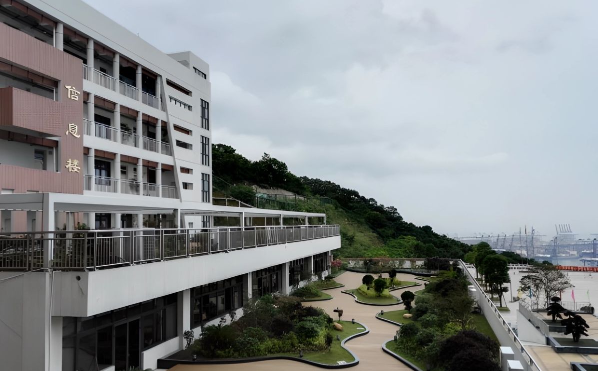 深圳市鹽田高級(jí)中學(xué)校區(qū)在哪_在哪個(gè)區(qū)？