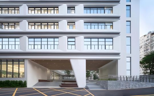 深圳市紅山中學(xué)是公立還是私立,是重點(diǎn)中學(xué)嗎？