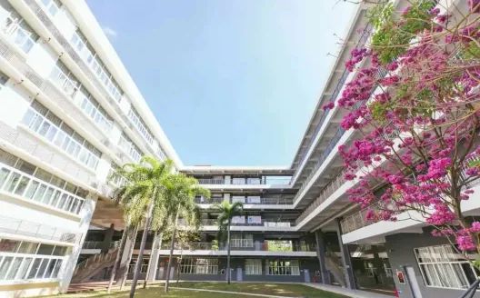 深圳華僑城高級(jí)中學(xué)簡(jiǎn)介概況（建校歷史、地址、師資、校訓(xùn)、環(huán)境）