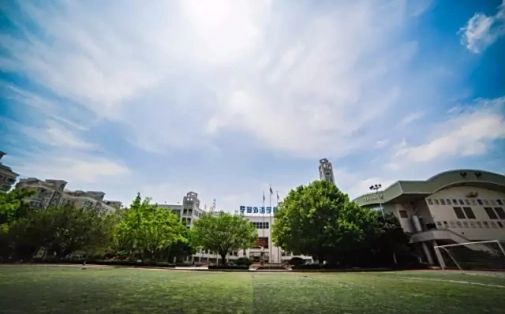 深圳市羅湖外語學校是公立還是私立,是重點中學嗎？